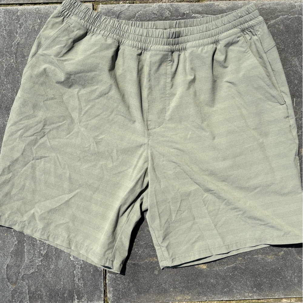 Men’s Hill City Lined Large Olive Green Athletic Shorts